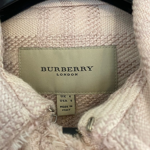 Burberry classic blazer with 3/4 inch sleeves - Picture 2 of 6